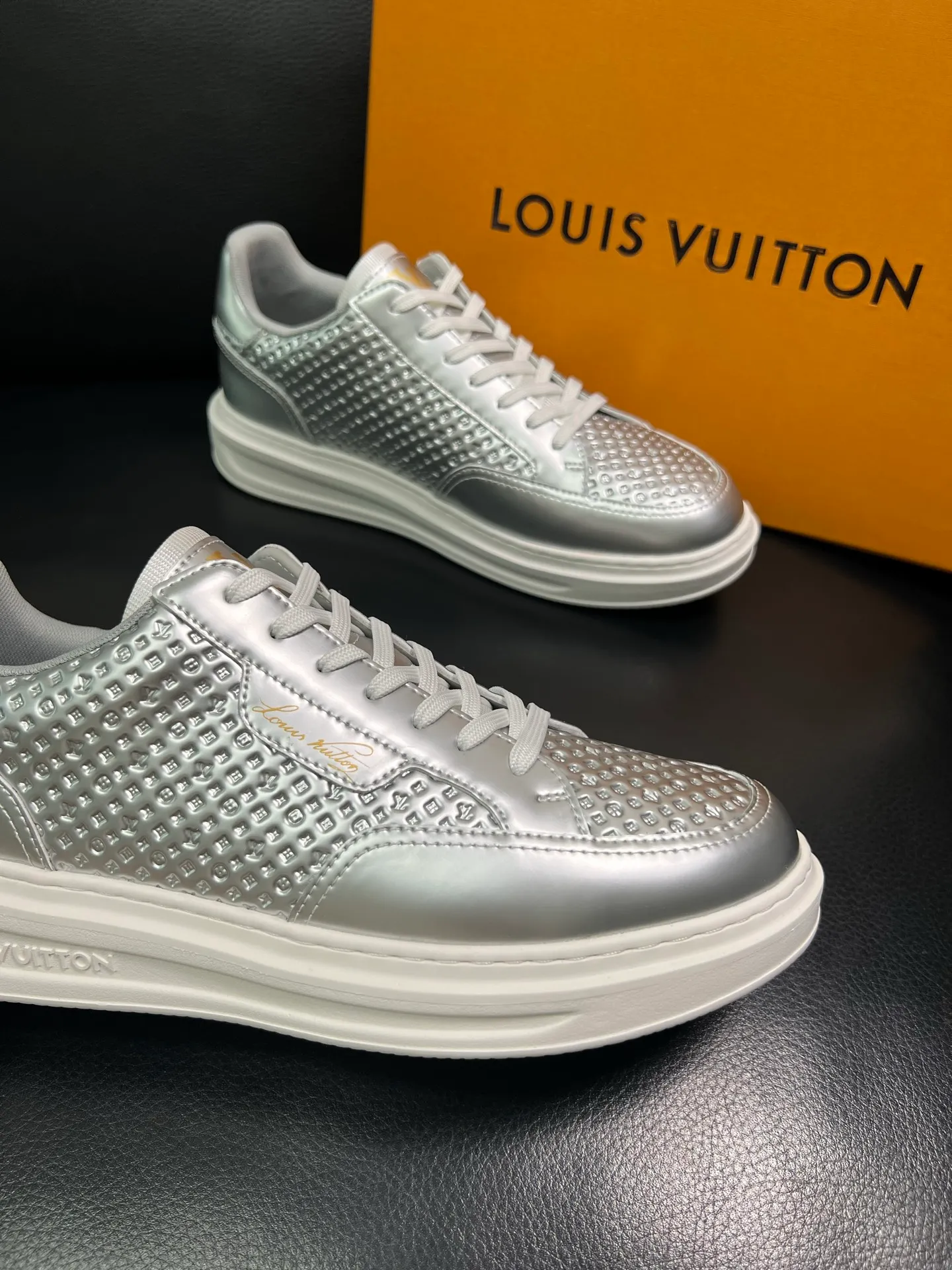 Men's shoes 💰740 Lv high quality top crafts Louis Vuitton sports shoes counter synchronized with original factory configuration, uppers imported from Italy, high-quality splicing colorful complex crafts, imported mesh pads soft and comfortable, soles: original soles specially provided by the original factory, T men's shoes 💰U exclusive movable molded soles super comfortable, original factory and single goods, welcome to compare, code number 38-44 (customized 45) 85867